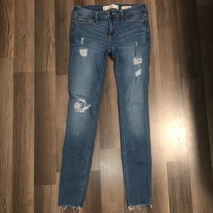 1R Hollister Low Rise Super Skinny Jeans